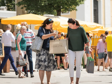 Kostenlos (Gästekarte) mit dem Zug zum Christkindlmarkt nach St.Johann in TIROL